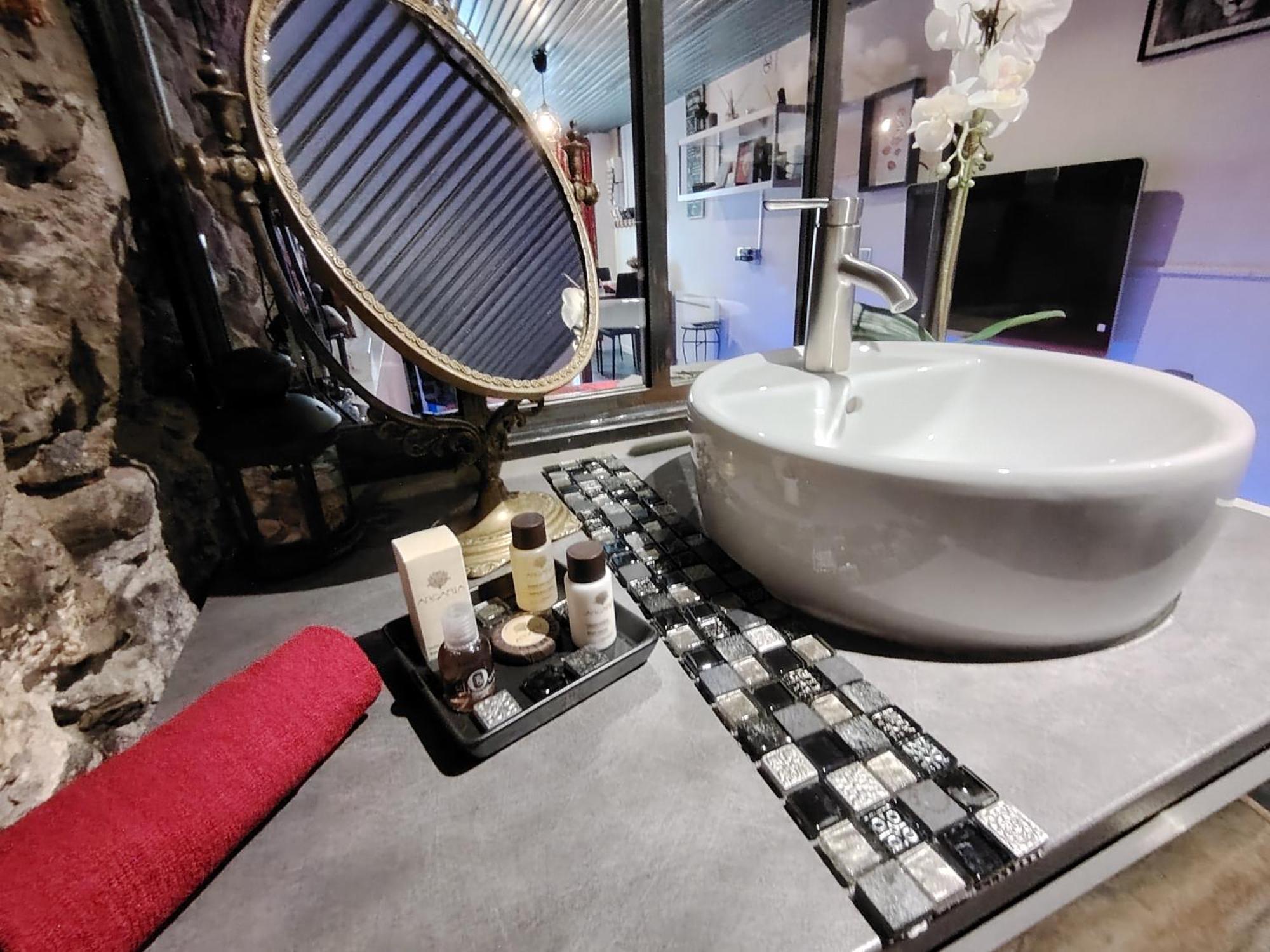 Sweet Loft Grenoble-Love Room Avec Jacuzzi & Sauna Eksteriør bilde